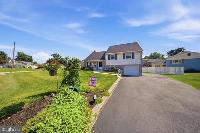 855 RHOADS DR, Springfield, PA 19064