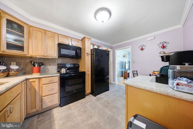 855 RHOADS DR, Springfield, PA 19064