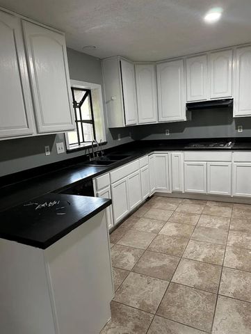 611 N Shady Lane, La Porte, TX 77571