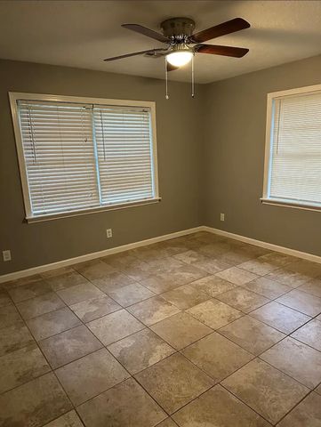 611 N Shady Lane, La Porte, TX 77571