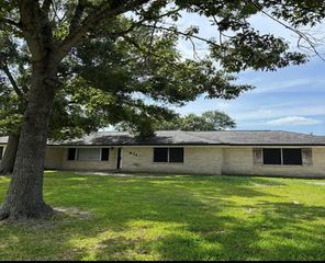 611 N Shady Lane, La Porte, TX 77571