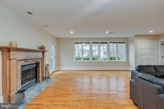 401 W 3RD ST, Moorestown, NJ 08057