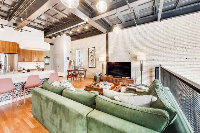 1128 W Ardmore Avenue 9, Chicago, IL 60660