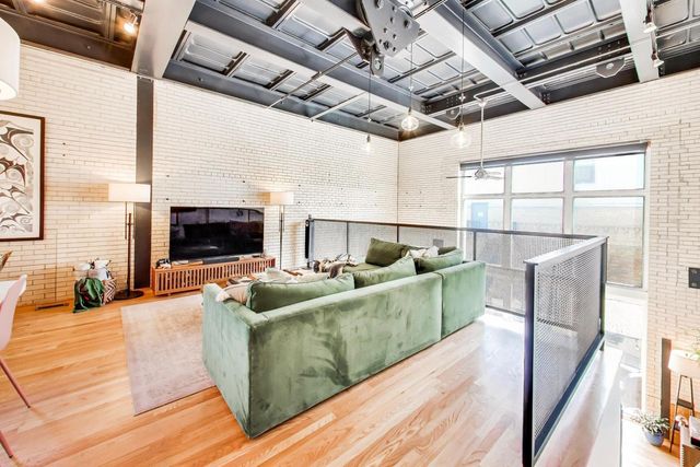 1128 W Ardmore Avenue 9, Chicago, IL 60660