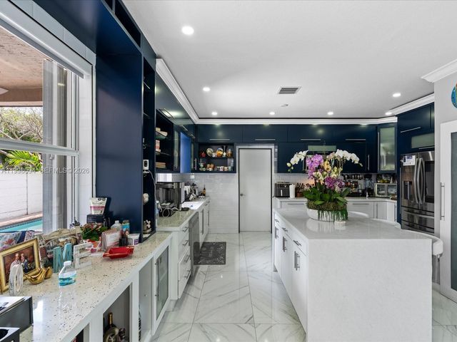 10872 NW 51st Ln, Doral, FL 33178