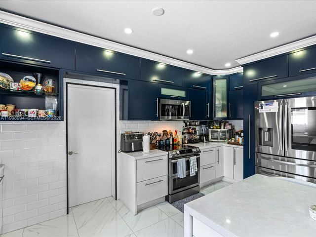 10872 NW 51st Ln, Doral, FL 33178