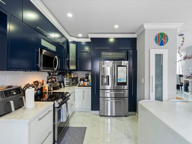 10872 NW 51st Ln, Doral, FL 33178