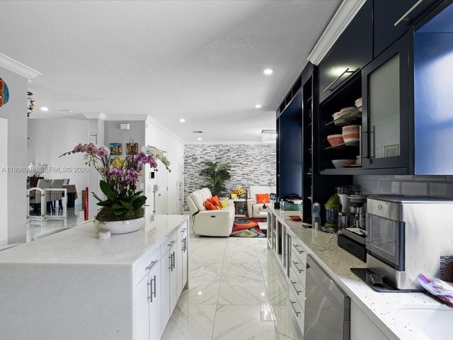 10872 NW 51st Ln, Doral, FL 33178