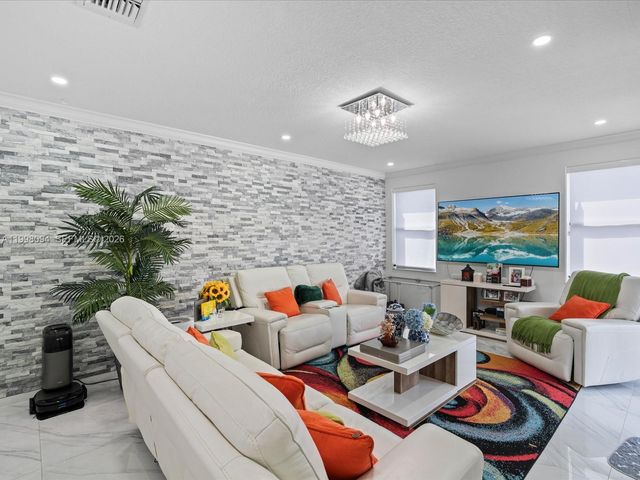 10872 NW 51st Ln, Doral, FL 33178