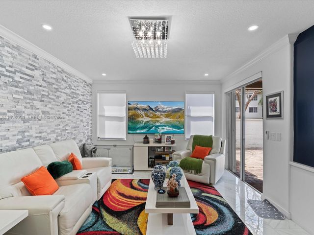 10872 NW 51st Ln, Doral, FL 33178