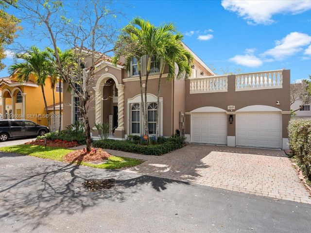 10872 NW 51st Ln, Doral, FL 33178