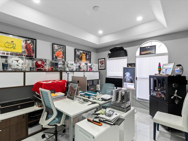 10872 NW 51st Ln, Doral, FL 33178