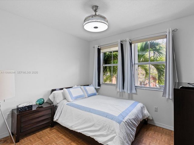 10872 NW 51st Ln, Doral, FL 33178