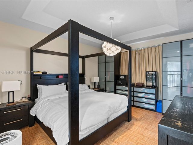 10872 NW 51st Ln, Doral, FL 33178