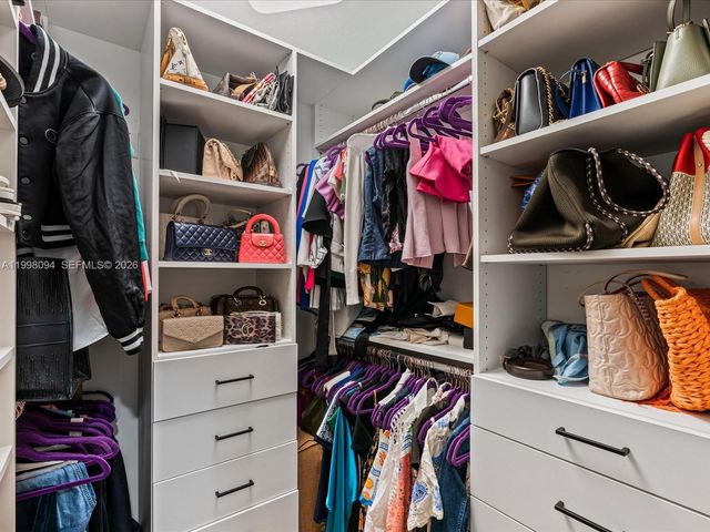 10872 NW 51st Ln, Doral, FL 33178