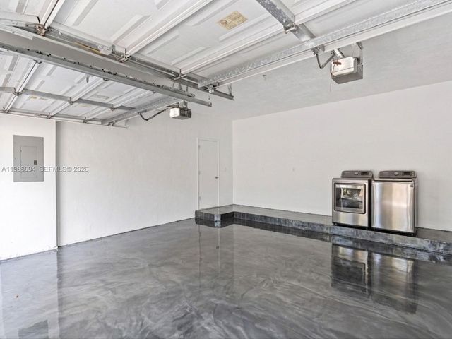 10872 NW 51st Ln, Doral, FL 33178