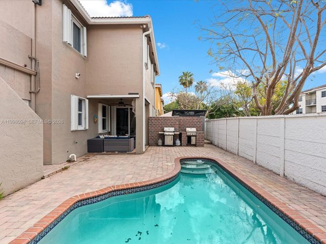 10872 NW 51st Ln, Doral, FL 33178