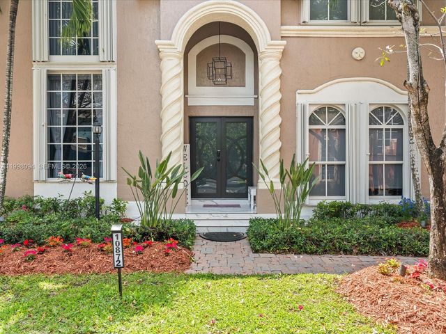10872 NW 51st Ln, Doral, FL 33178