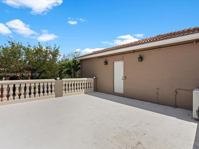 10872 NW 51st Ln, Doral, FL 33178