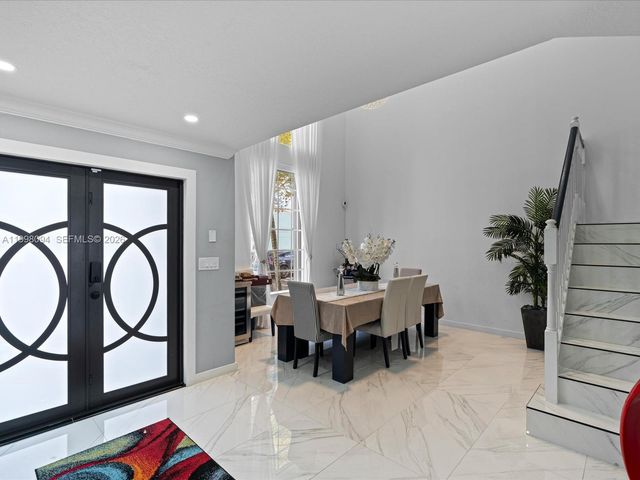 10872 NW 51st Ln, Doral, FL 33178