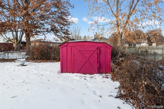 4681 Dickson Drive, Sterling Heights, MI 48310