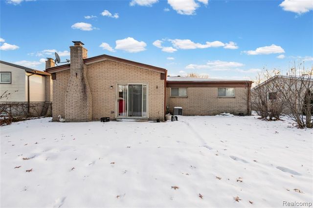 4681 Dickson Drive, Sterling Heights, MI 48310