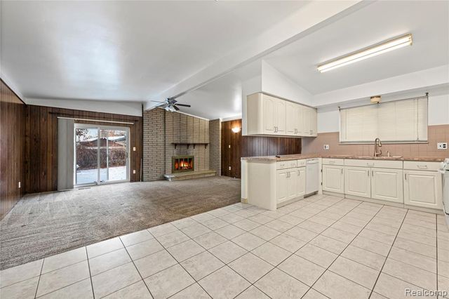 4681 Dickson Drive, Sterling Heights, MI 48310