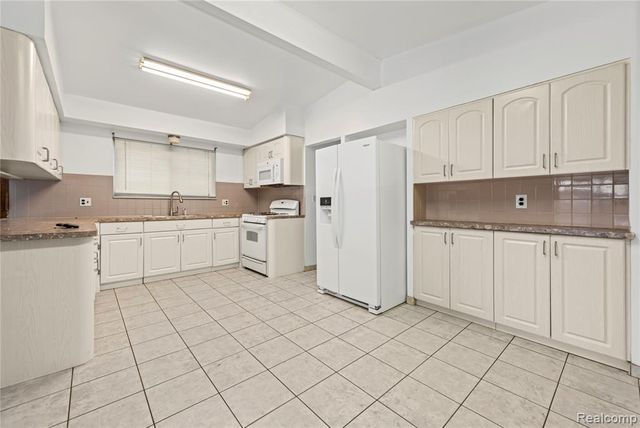 4681 Dickson Drive, Sterling Heights, MI 48310