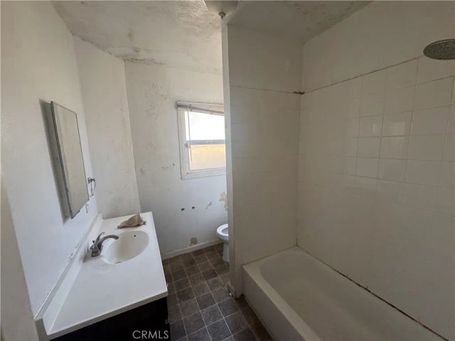 10600 Hildreth Avenue, South Gate, CA 90280