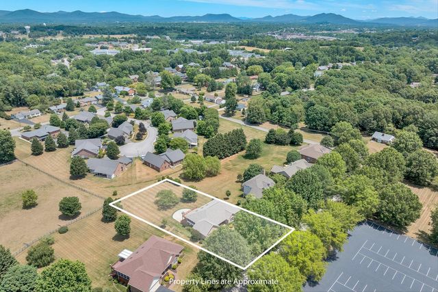 3723 Renfield DR SW, Roanoke, VA 24018