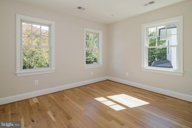 632 N KENMORE ST, Arlington, VA 22201