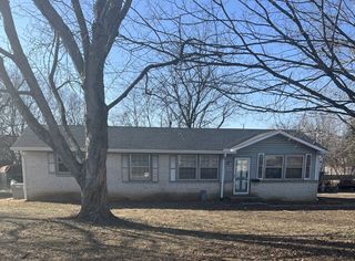 703 Shoma Dr, Shelbyville, TN 37160