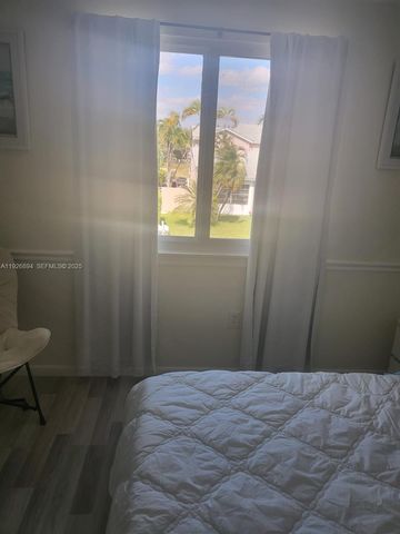 14574 SW 94th Ln, Miami, FL 33186