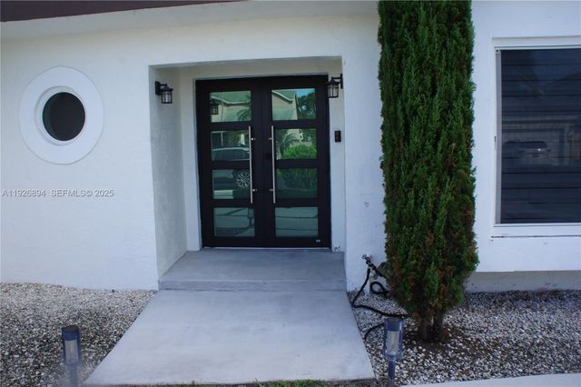 14574 SW 94th Ln, Miami, FL 33186