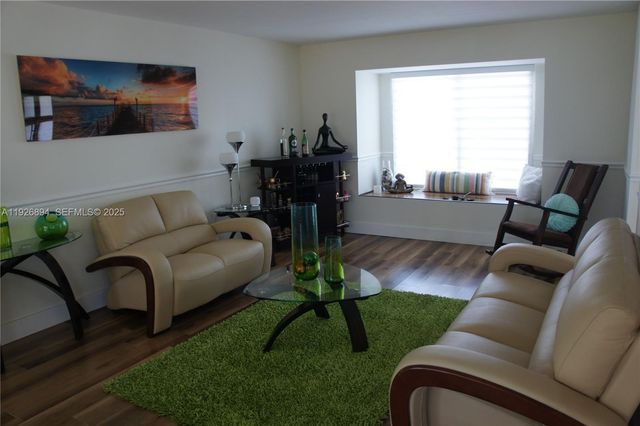 14574 SW 94th Ln, Miami, FL 33186