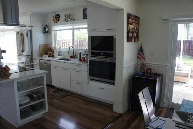 14574 SW 94th Ln, Miami, FL 33186