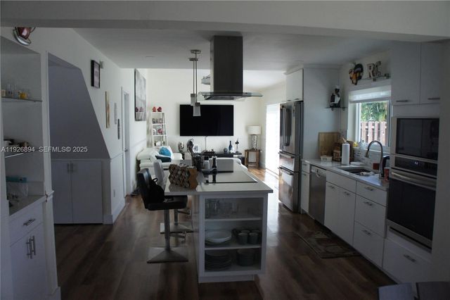 14574 SW 94th Ln, Miami, FL 33186