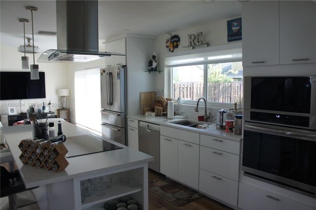 14574 SW 94th Ln, Miami, FL 33186