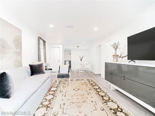 3655 Old Shell Road 314, Mobile, AL 36608