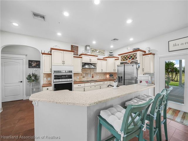 2910 Fairway Lane, Bowling Green, FL 33834