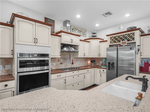 2910 Fairway Lane, Bowling Green, FL 33834