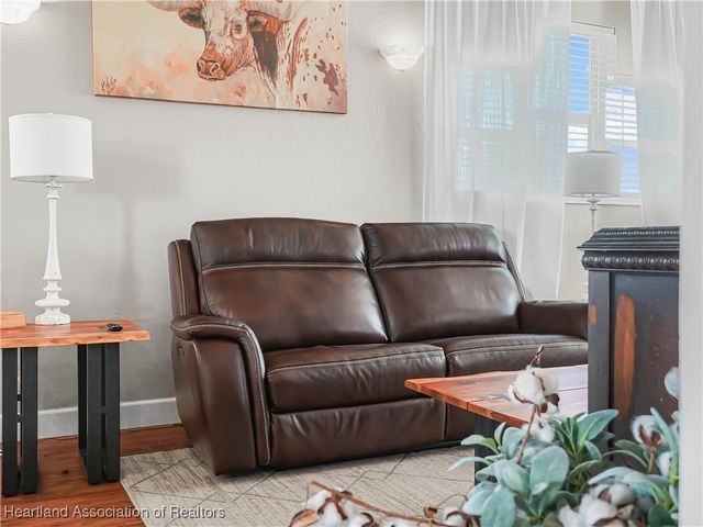 2910 Fairway Lane, Bowling Green, FL 33834