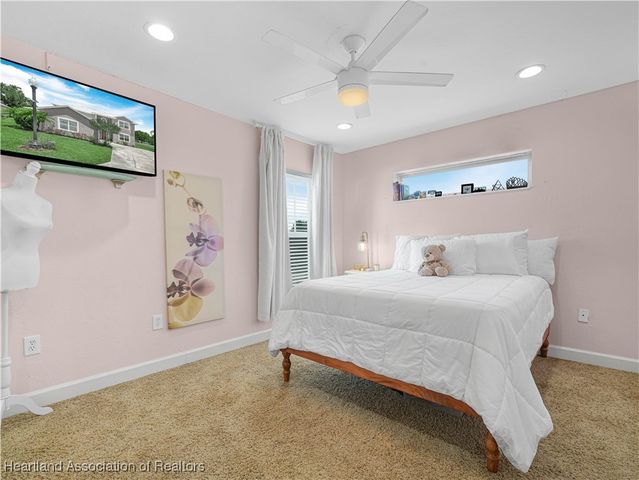 2910 Fairway Lane, Bowling Green, FL 33834