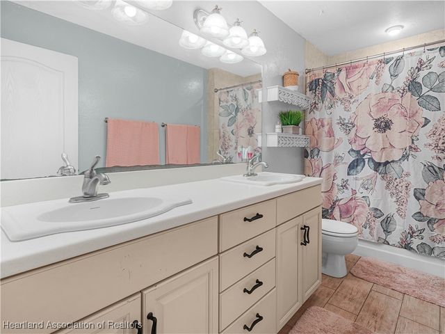 2910 Fairway Lane, Bowling Green, FL 33834