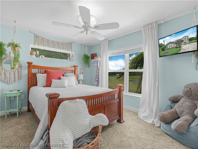 2910 Fairway Lane, Bowling Green, FL 33834