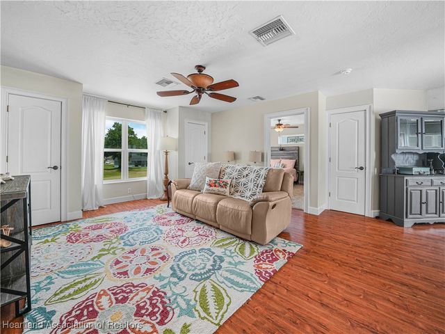 2910 Fairway Lane, Bowling Green, FL 33834