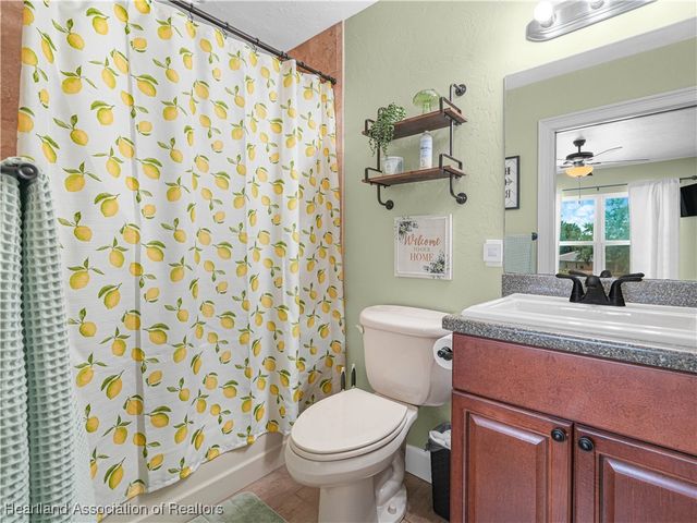 2910 Fairway Lane, Bowling Green, FL 33834