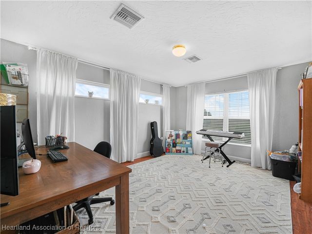 2910 Fairway Lane, Bowling Green, FL 33834