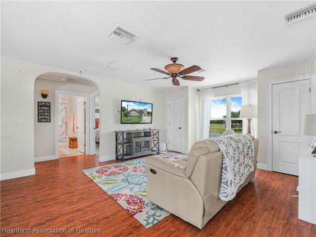 2910 Fairway Lane, Bowling Green, FL 33834