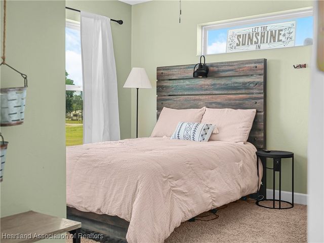 2910 Fairway Lane, Bowling Green, FL 33834